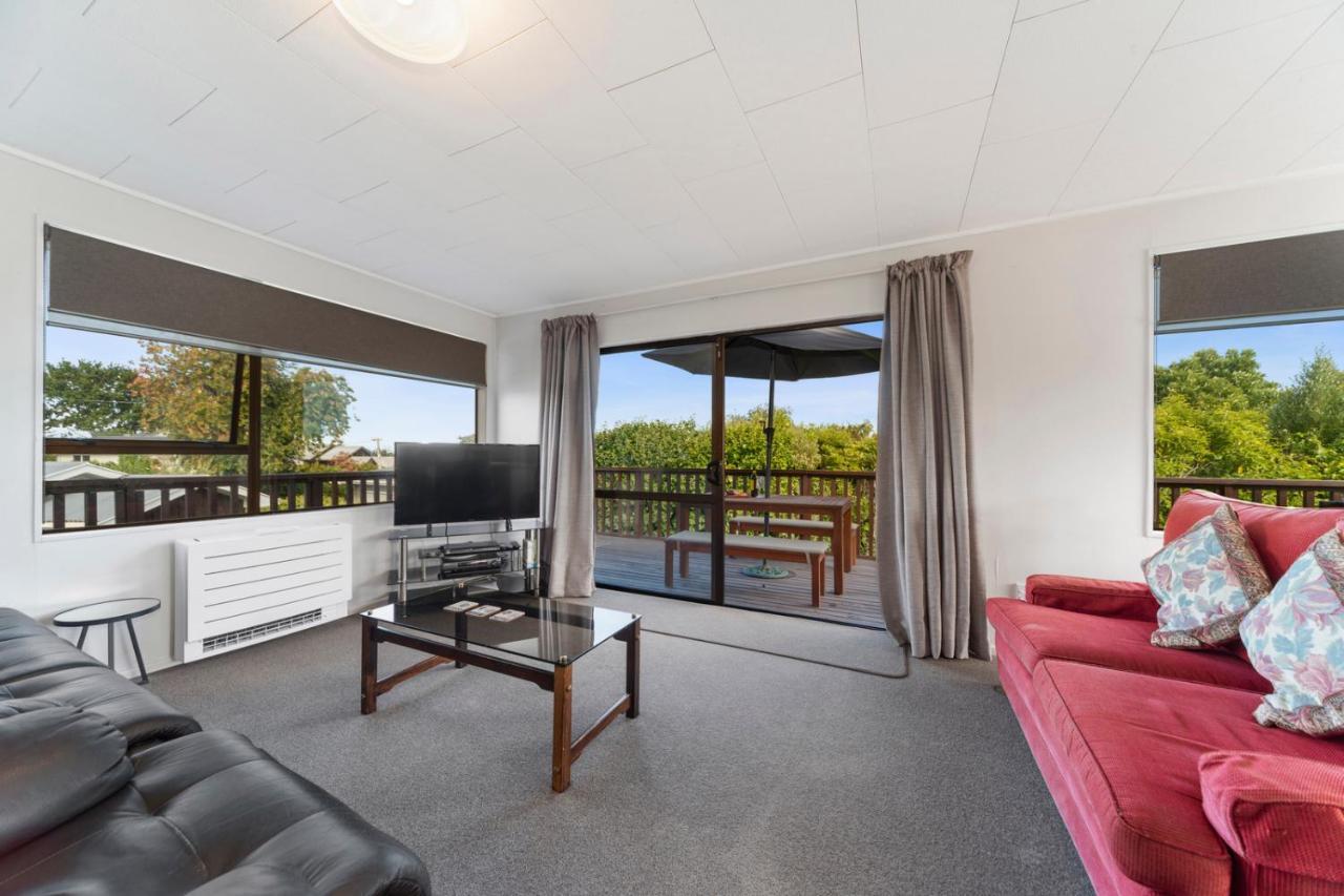 Rainbow Lake House - Lake Taupo Holiday Home Zewnętrze zdjęcie