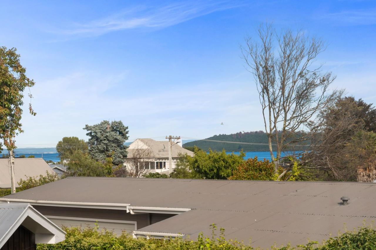 Rainbow Lake House - Lake Taupo Holiday Home Zewnętrze zdjęcie